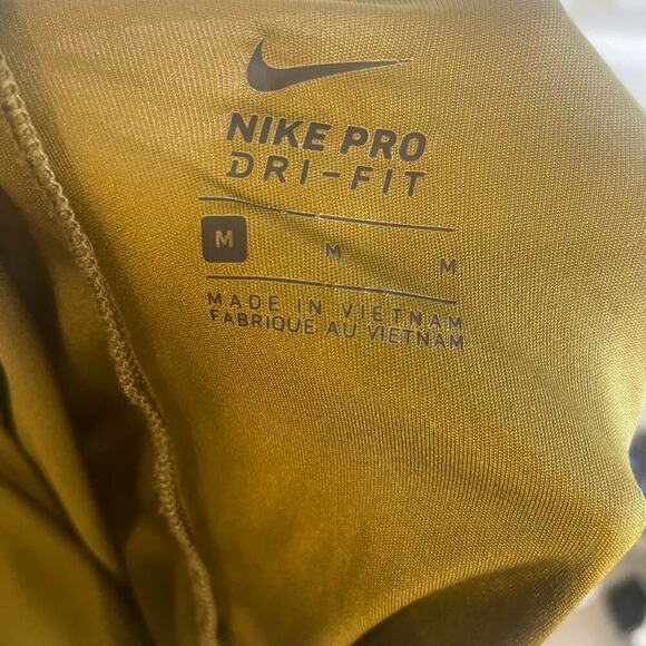 Nike Pro women's training t-shirt in an olive green color with open back size M - Picture 3 of 12